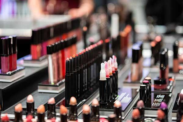 業界分析　制度化粧品の転換点 － 